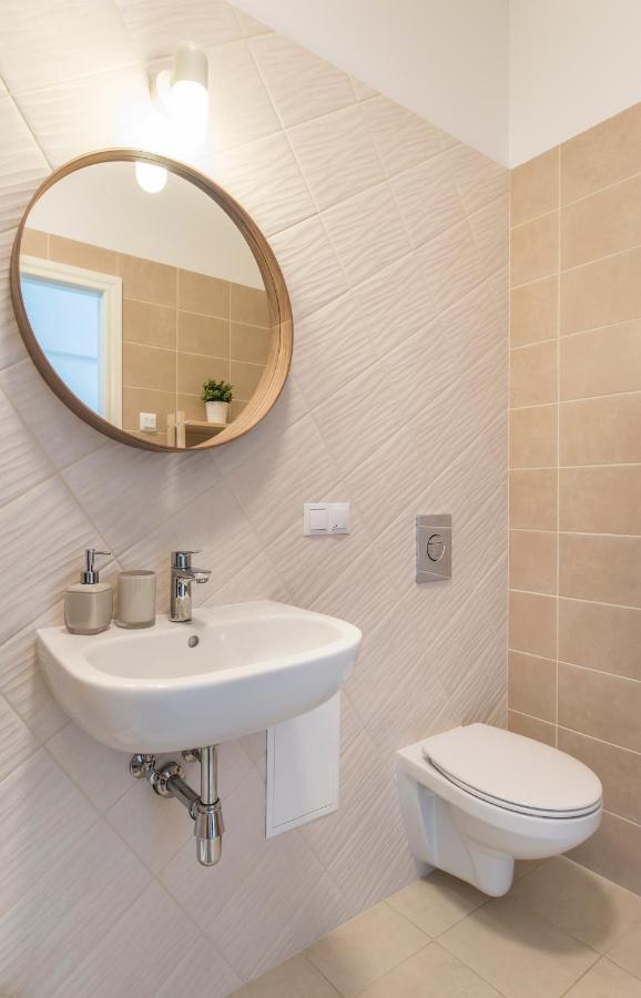 Cozy Modern Studio - Great For Short Trips รีกา ภายนอก รูปภาพ
